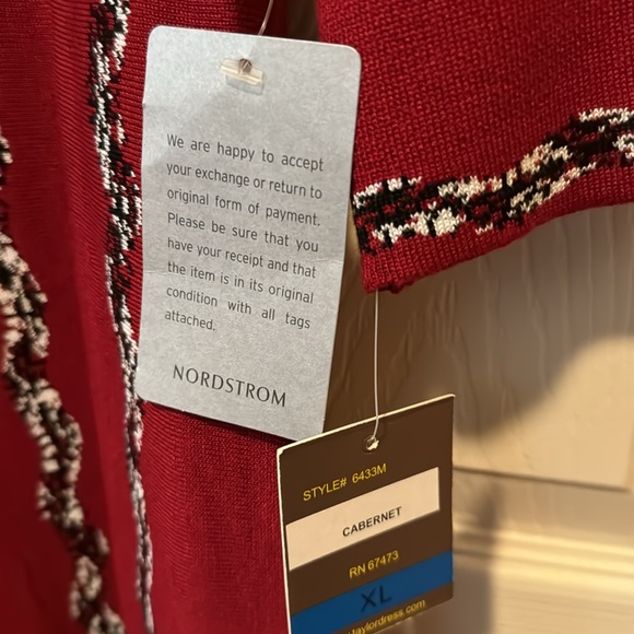 Xlarge Taylor Red knit dress with abstract snowflake design. Never worn. - Picture 4 of 10